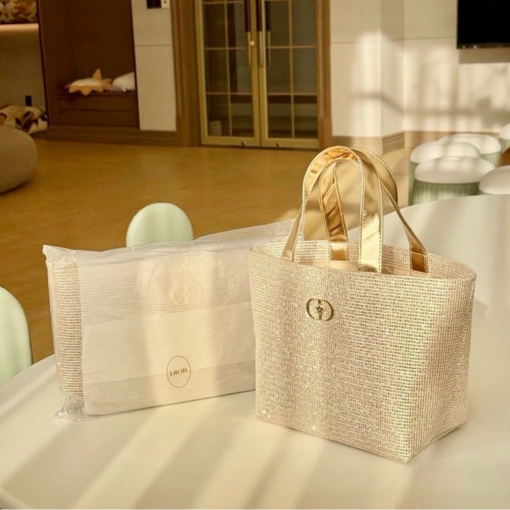 Dior bag Gold star Beauty Limited Holiday Gold Edition Bag Medium NWT 13x7.5x5 - Picture 5 of 12